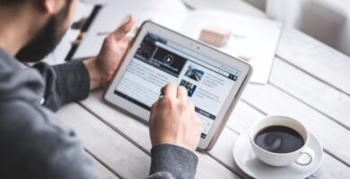 How to Start a Blog and Make Money in 2025