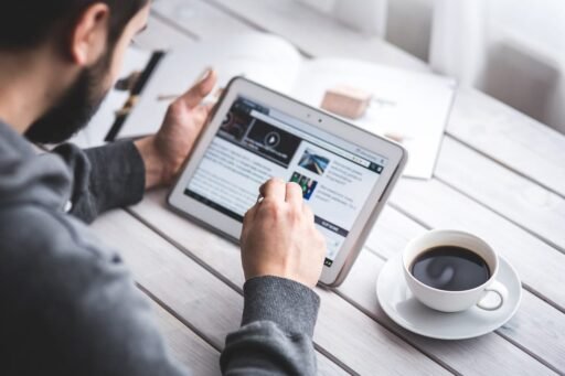 How to Start a Blog and Make Money in 2025