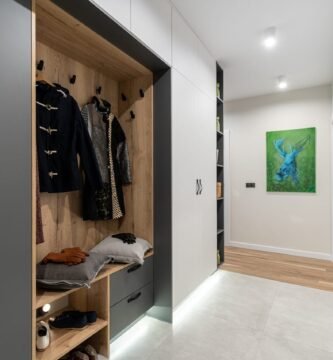 How to Create a Capsule Wardrobe for the Office