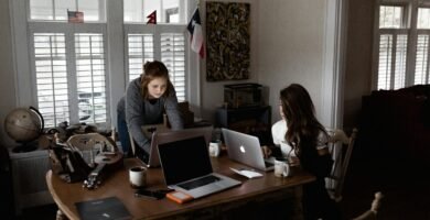 How to Start a Side Hustle While Working Full-Time