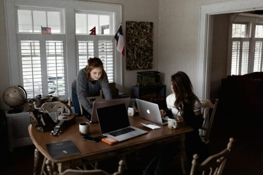 How to Start a Side Hustle While Working Full-Time